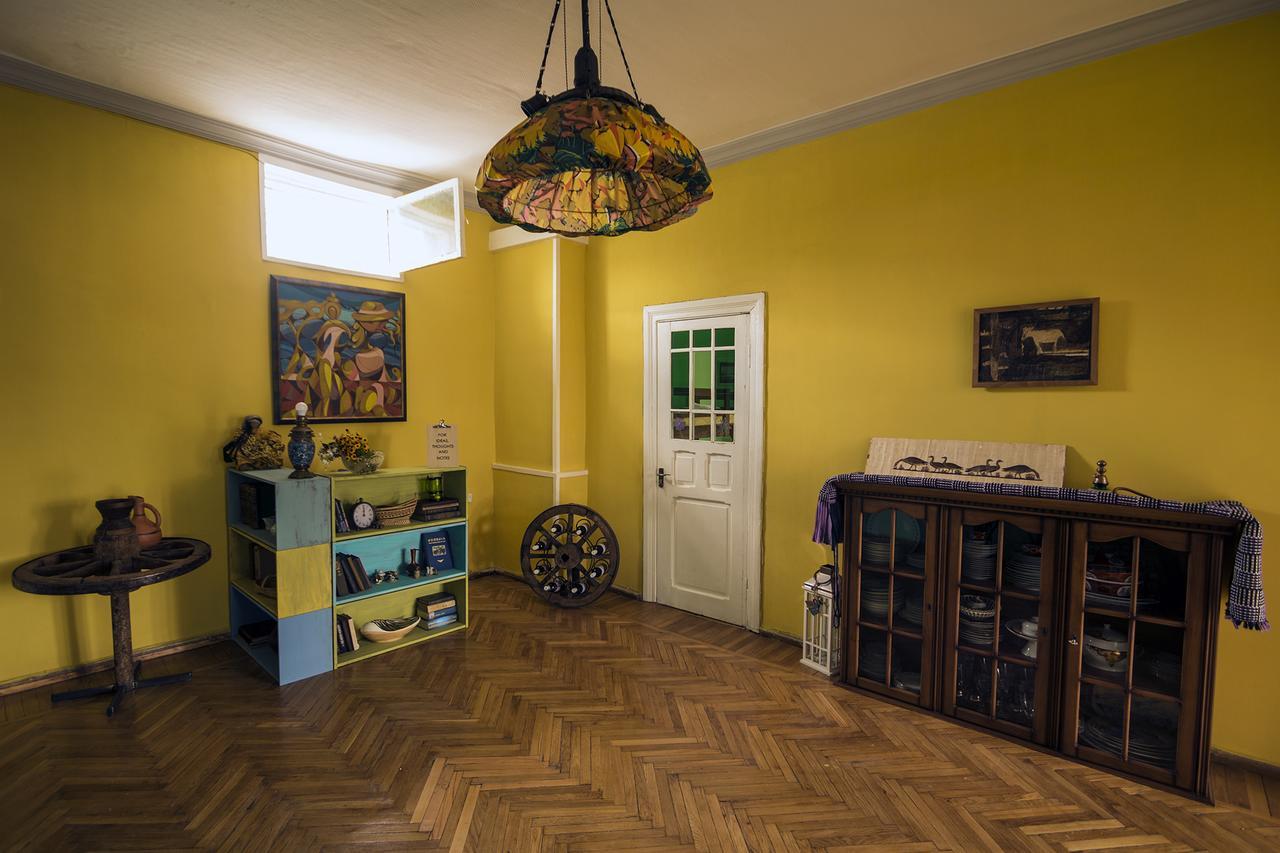 Royz Hostel Тбилиси Экстерьер фото
