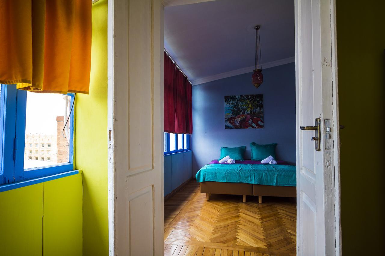 Royz Hostel Тбилиси Экстерьер фото